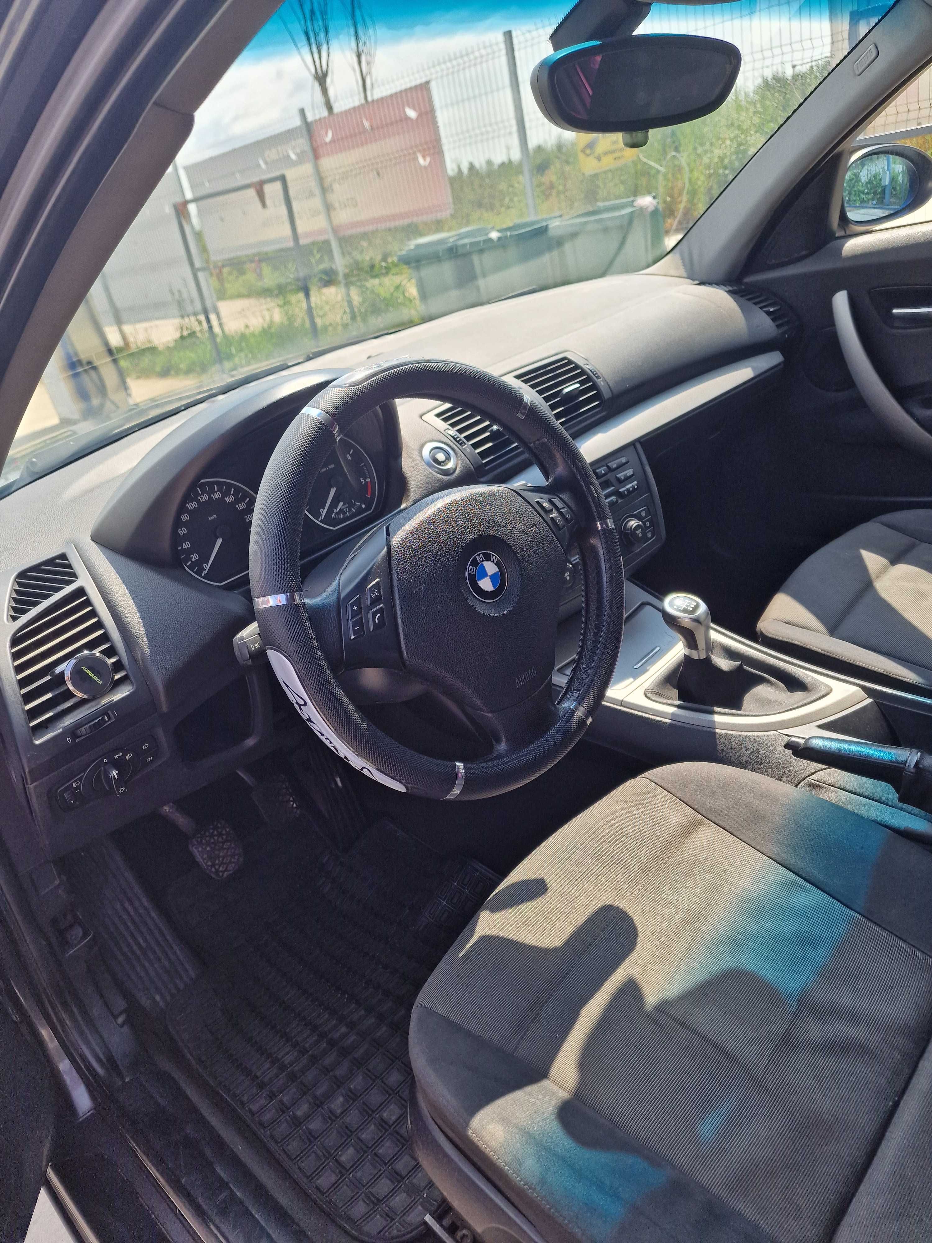 BMW seria1 an 2005 pret 2300€ NEGOCIABIL