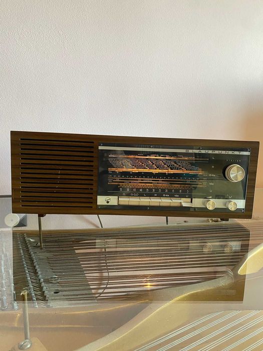 Radio Blaupunkt - Model Oslo, lampi.