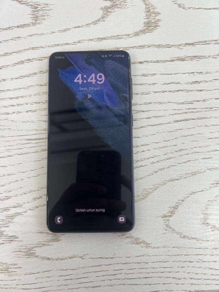 Samsung S 21. Model