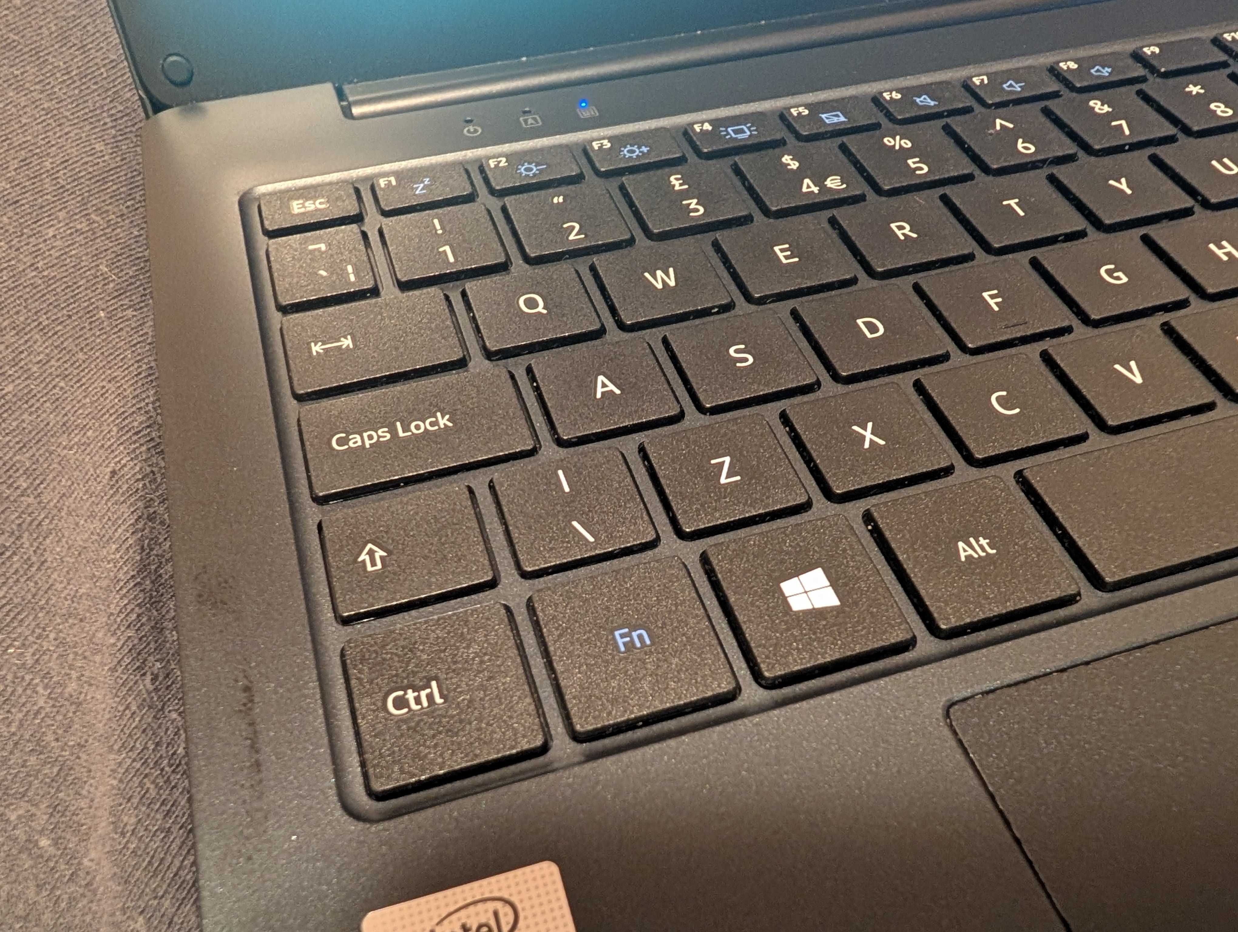 Лаптоп Toshiba Dynabook Satellite Pro C50-H-103