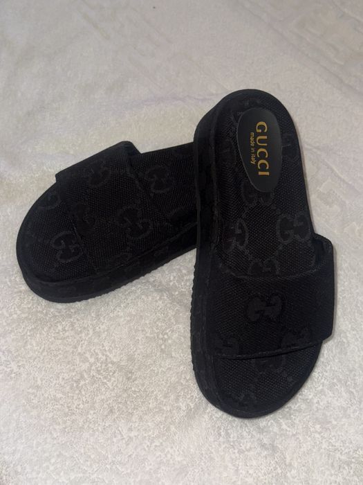 Slapi cu platforma Gucci
