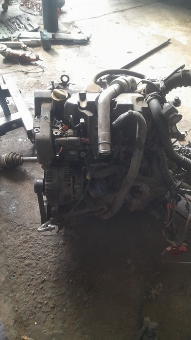 Vând motor cu tot cu anexe 1.5