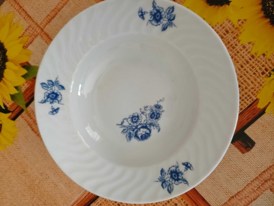 Порцеланови чинии