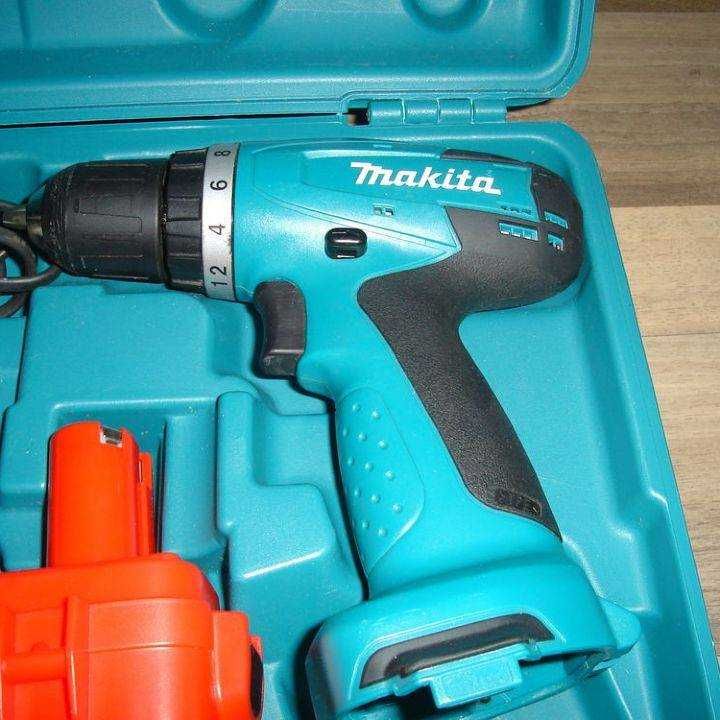 Шуруповерт Makita