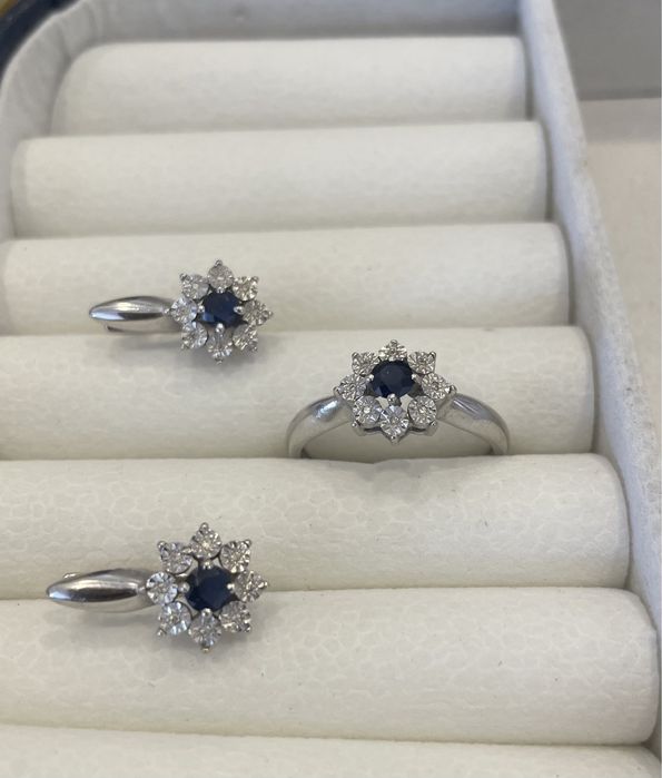 Комплект с бриллиантами и сапфиром