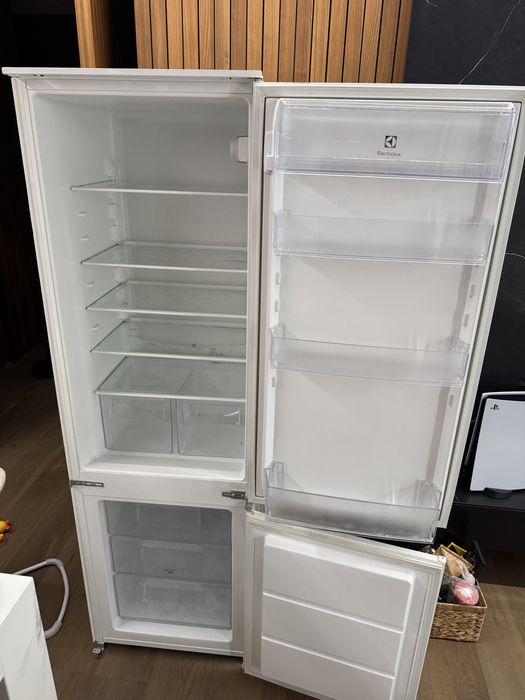 Combina frigorifica incorporabila Electrolux 271 litri h 177cm