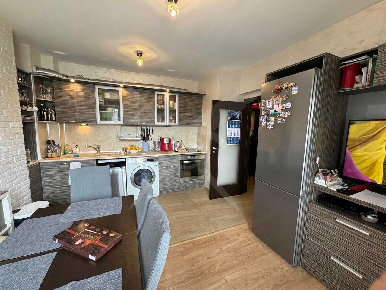 Продава се Тристаен апартамент в Варна, Колхозен пазар - 70 кв.м за 2070 €/кв.м - Снимка #1