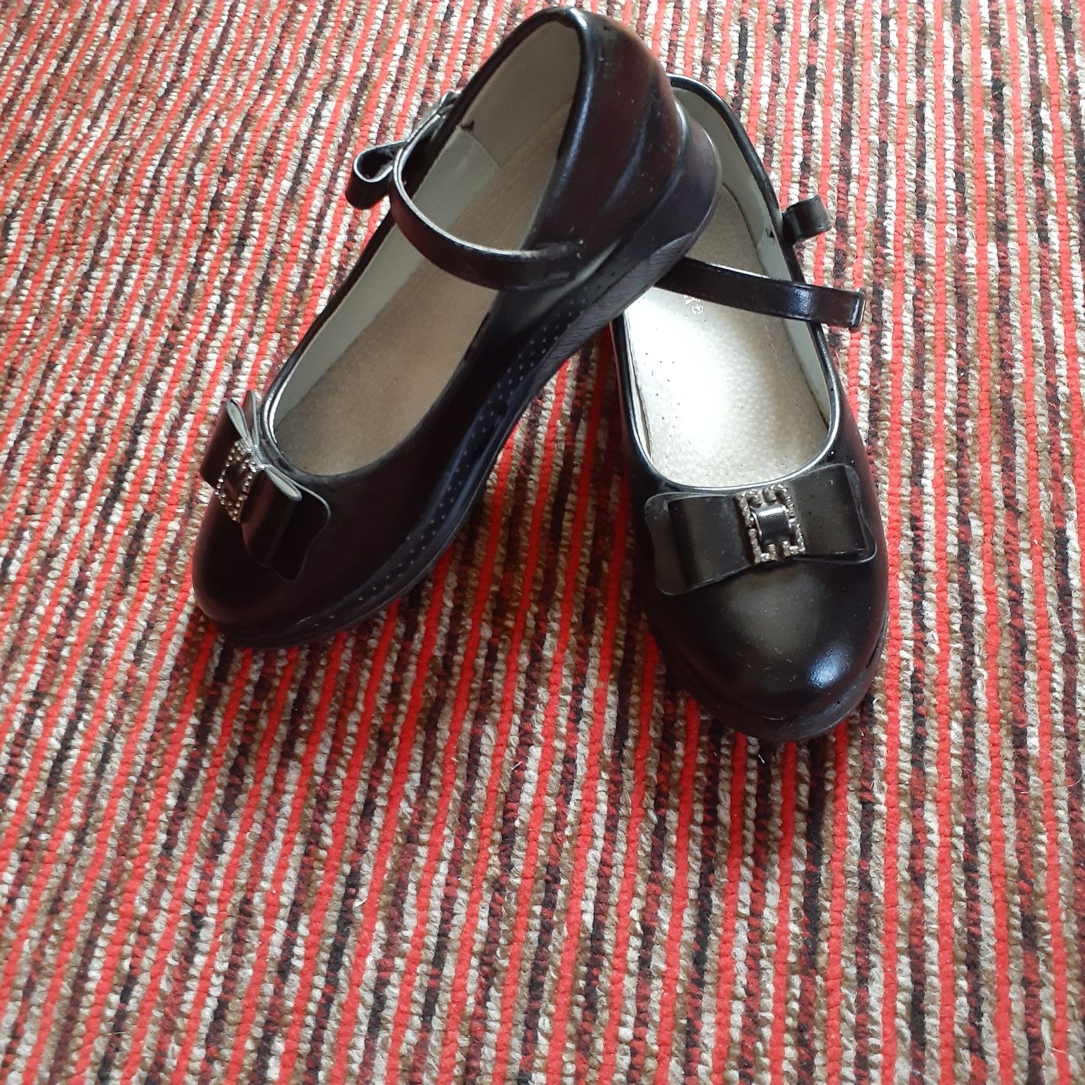 Туфли чёрные с бантиком 35 размер