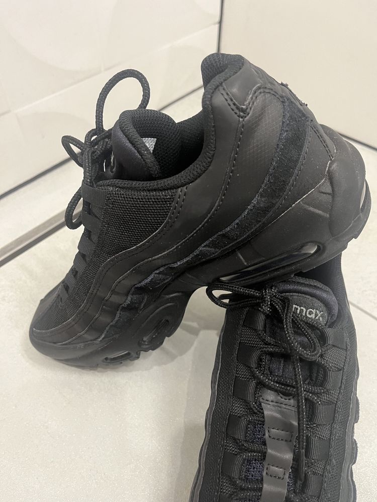 Nike air max 95 ( номер 40 )