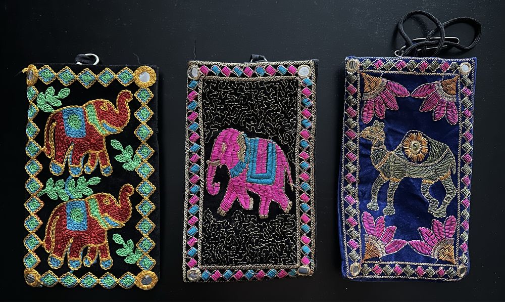 Продавам няколко чанти и торбички с етно мотиви от Индия и Египет