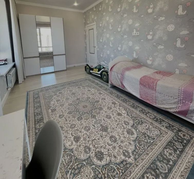 Oybek metroda 3 xonali kvartira arendaga beriladi.