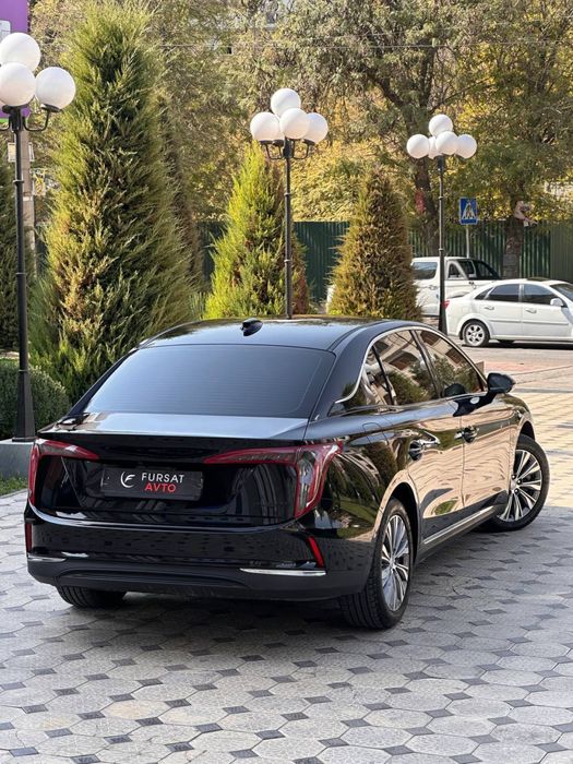 Nasiyaga sotiladi Hongqi EQM5 500kmlik