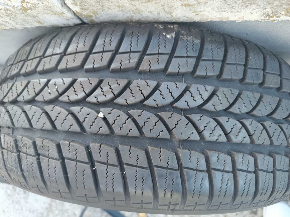 Продавам гуми 205/55 R16 – 1 нова зимна и 2 използвани летни