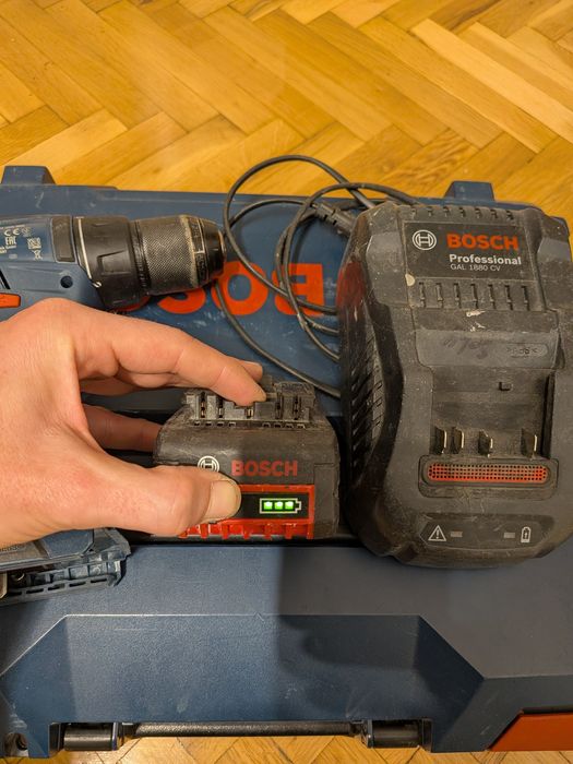 Bosch GSR 18V-50 + acumulator 5Ah + încărcător 8Ah