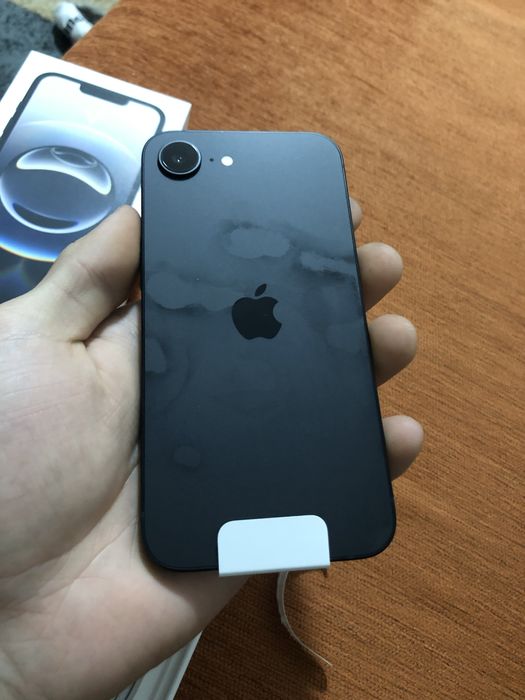 Iphone 16e black