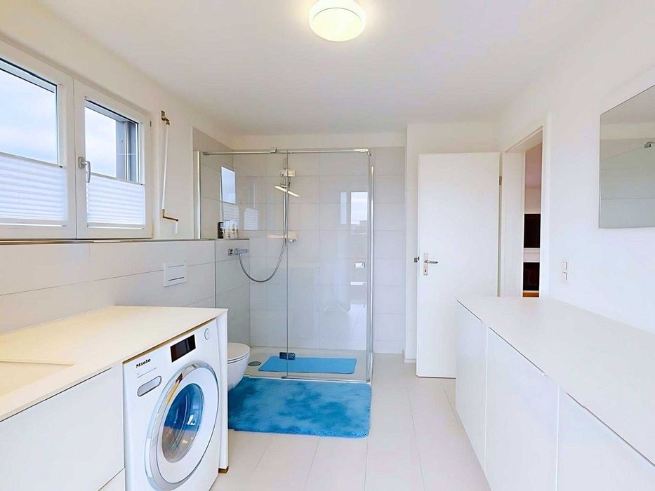 Дава се под наем Двустаен апартамент в София, Център - 65 кв.м за 459 € - Снимка #2