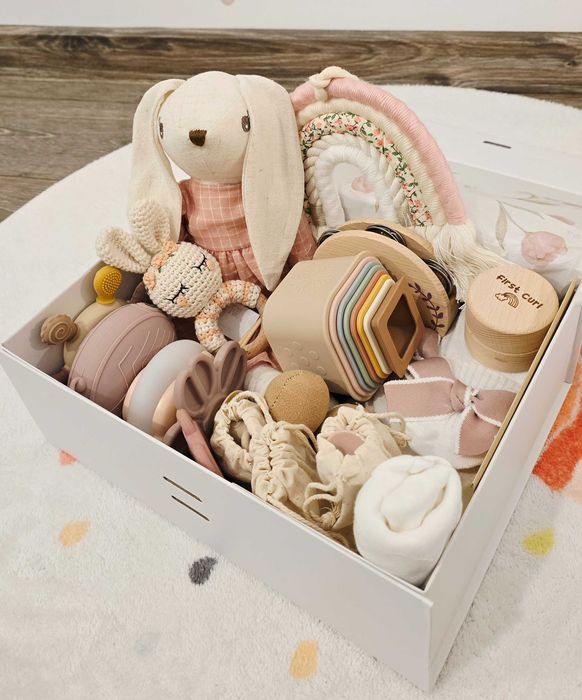 Baby box complet • Jucarii + ingrijire + decor