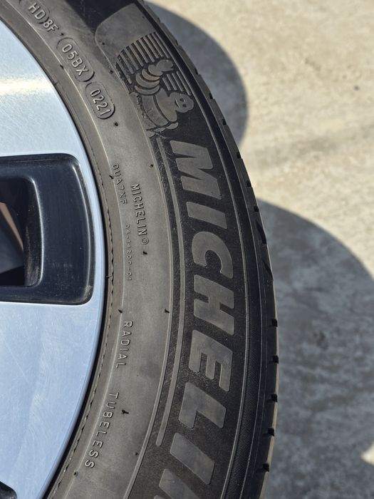 2 Броя 235/55/19 Michelin 6mm