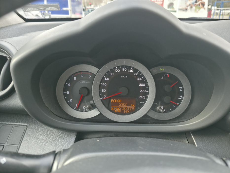 Продавам Toyota rav 4