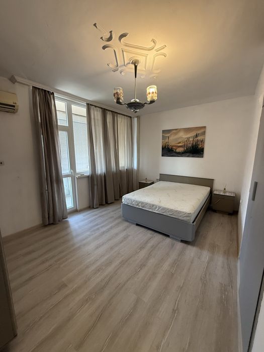 Четиристаен апартамент - НАЕМ - център