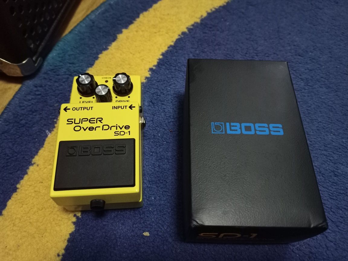 Vând pedala de chitara Boss SD-1