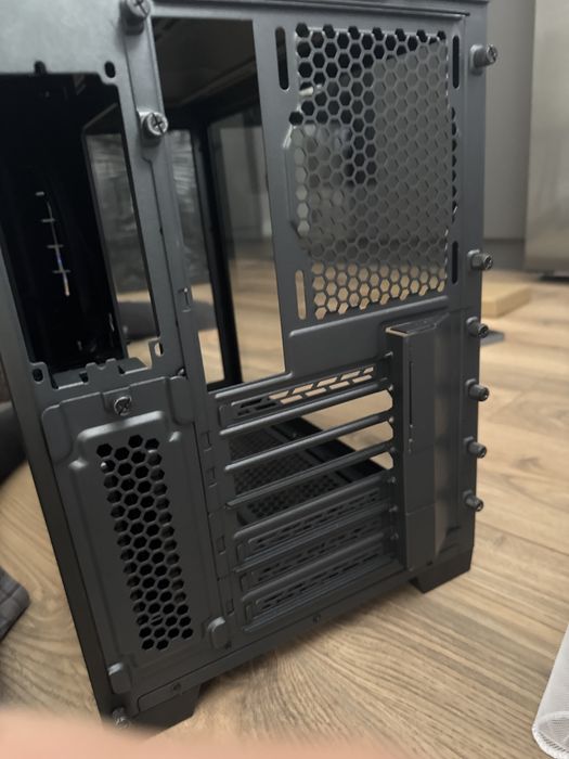Курпус для компьютера Lian li 011 dynamic mini