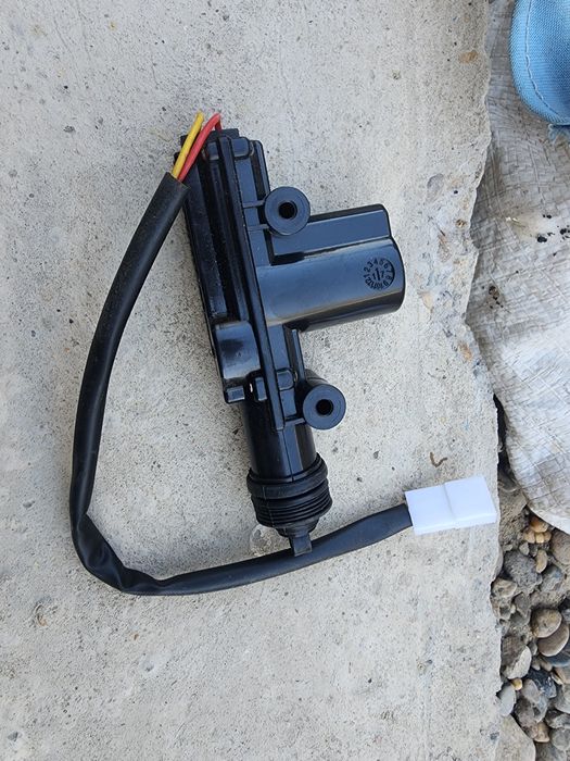 Моторедуктор правый блокировки замка двери