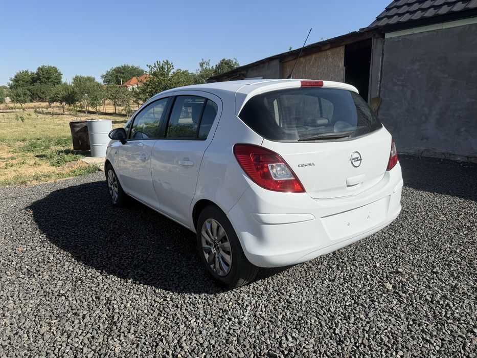 Opel Corsa 1.2 benzină/ Gpl din fabrică