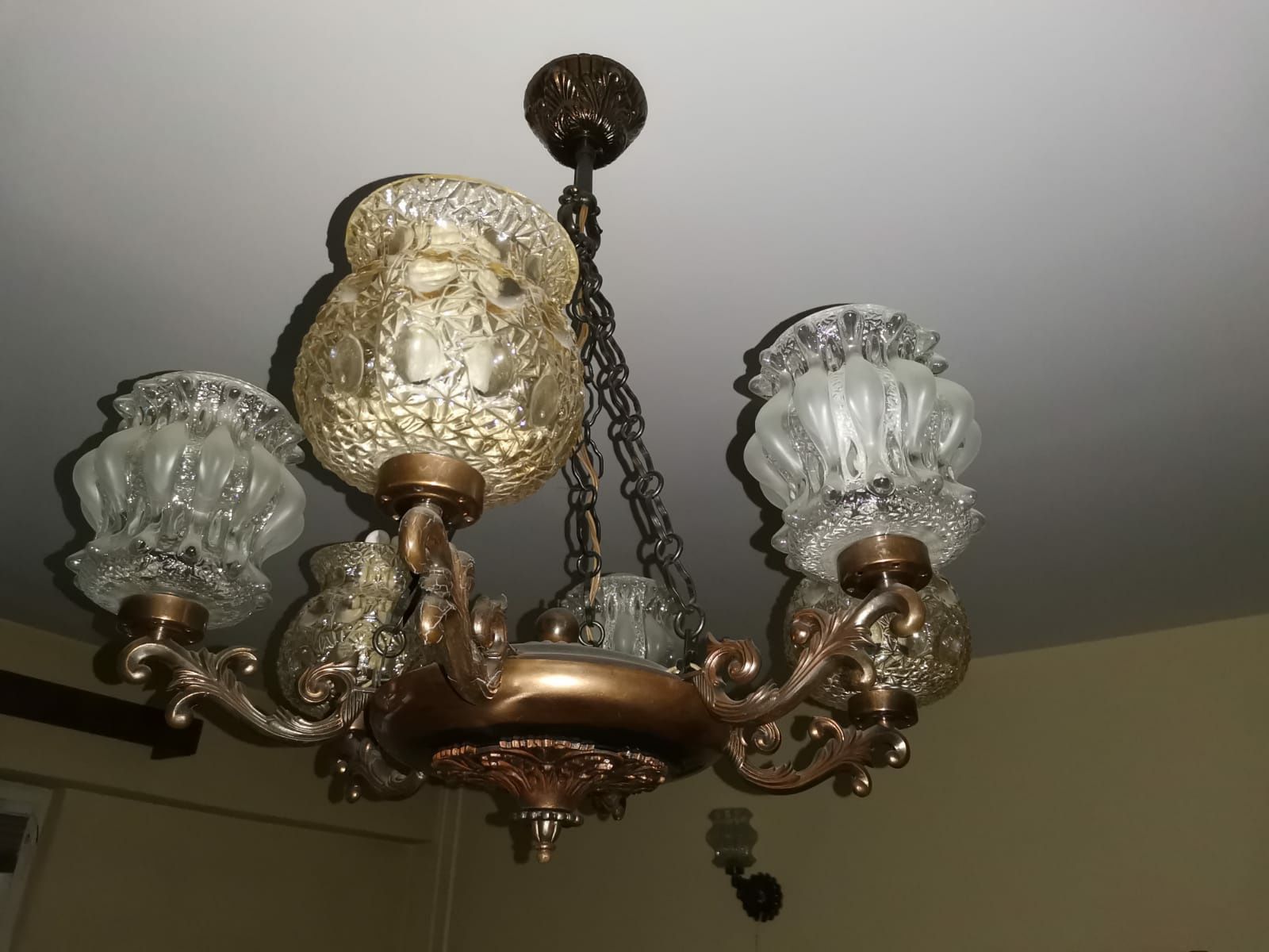 Vand diverse candelabre vintage din bronz, stare perf. pt.colectionari