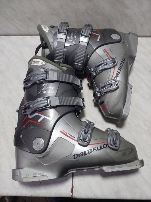 Clapari ski schi  Dalbello mondo 26 corespunde mărimii 40