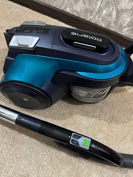 Пылесос Поларис в отличном состоянии на пульте управления