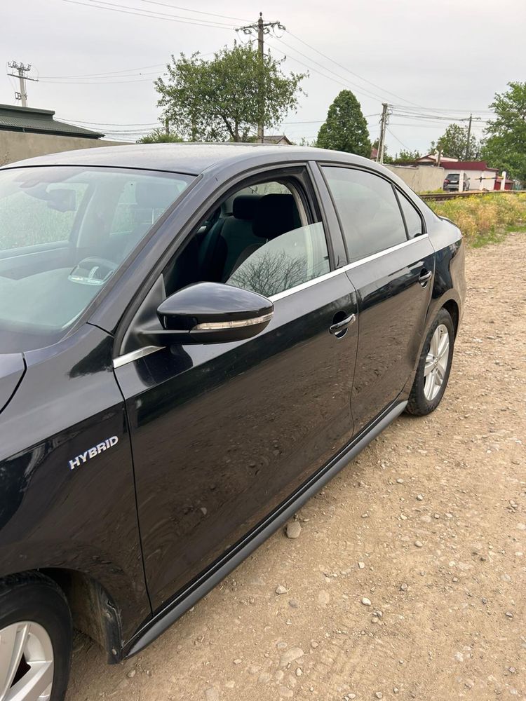 Ușă stânga spate Volkswagen Jetta 2014 (prezintă un mic defect )