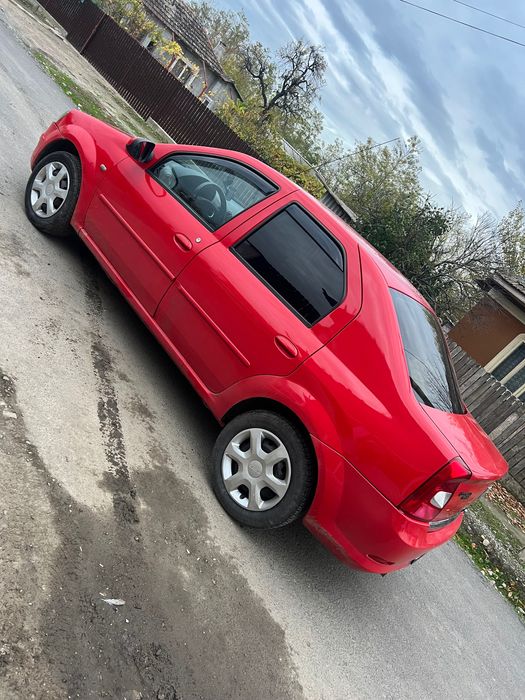 Vând Dacia Logan