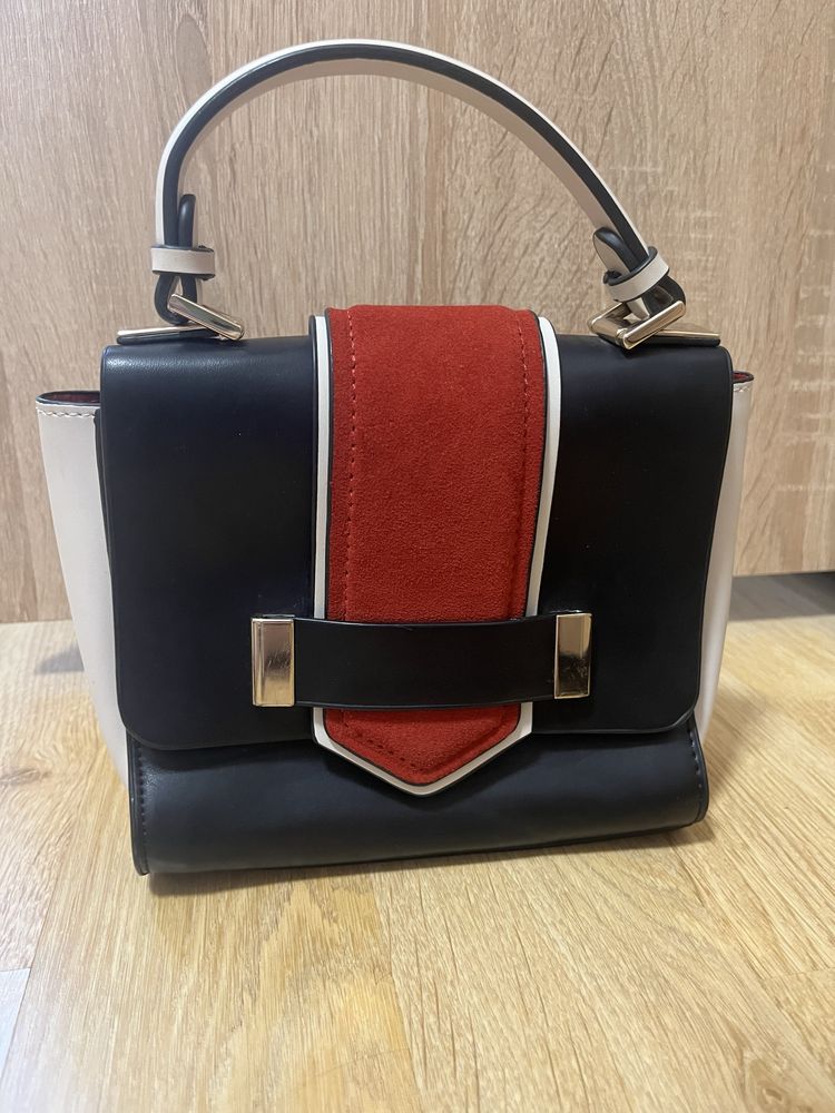 Малка чантичка Zara