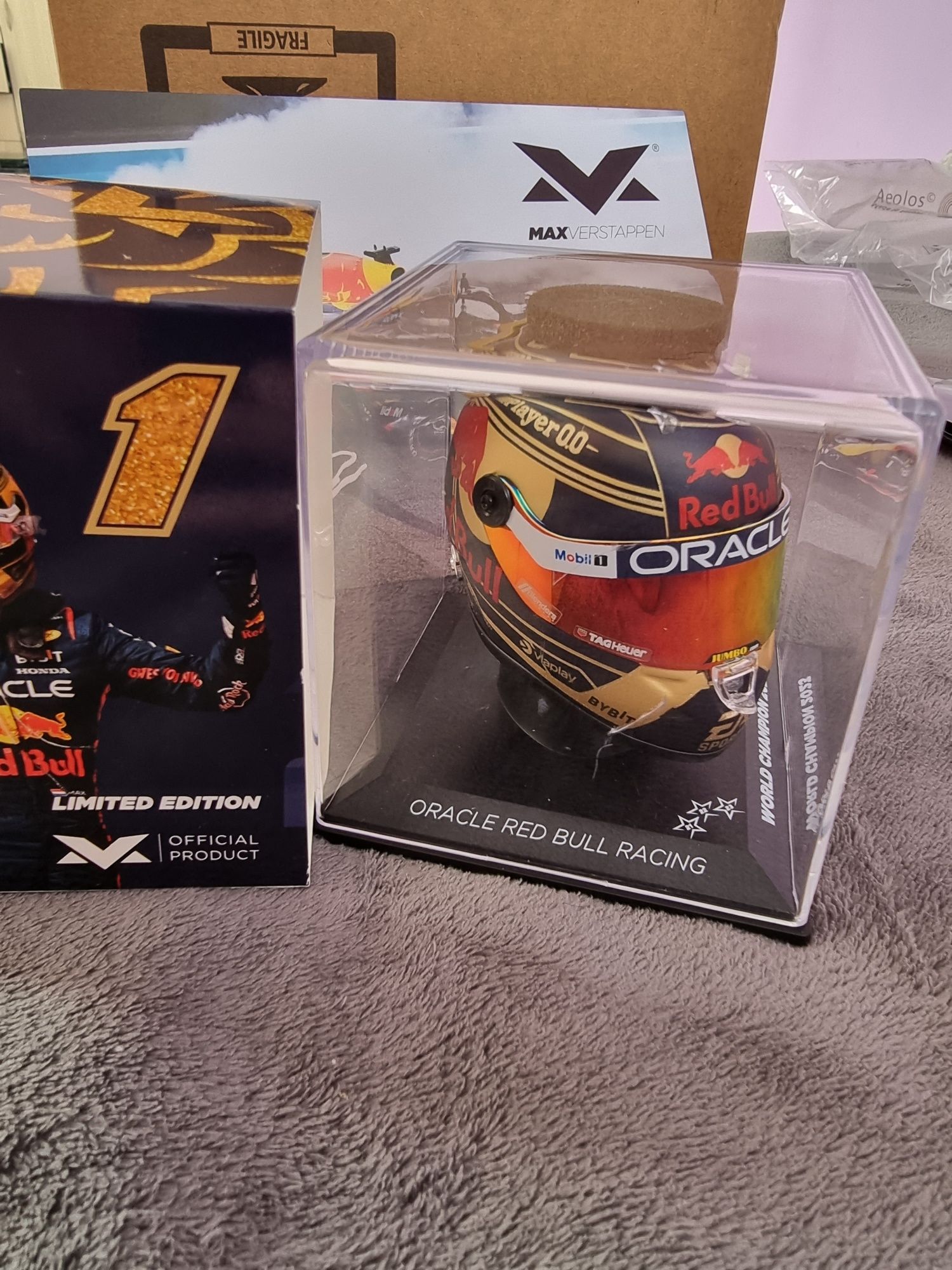 Max verstappen helmet 1:4 world champion 2023 schuberth