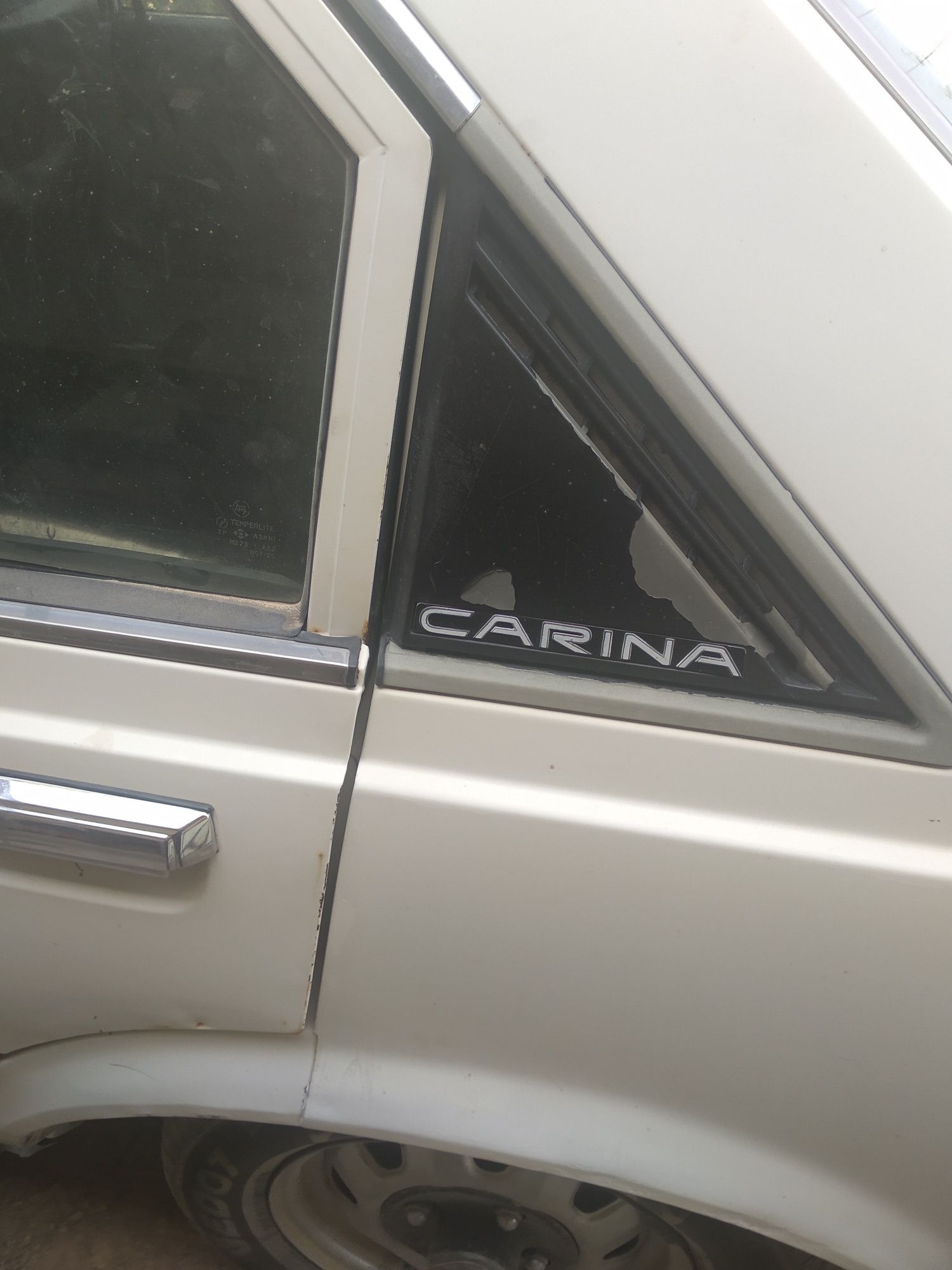 Продаю автомобиль TOYOTA CARINA   1984г выпуска.