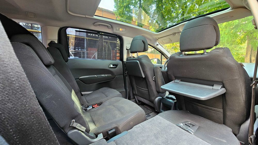 Peugeot 5008 1.6 Benzină Euro 5 • 2011 • Revizii la zi •