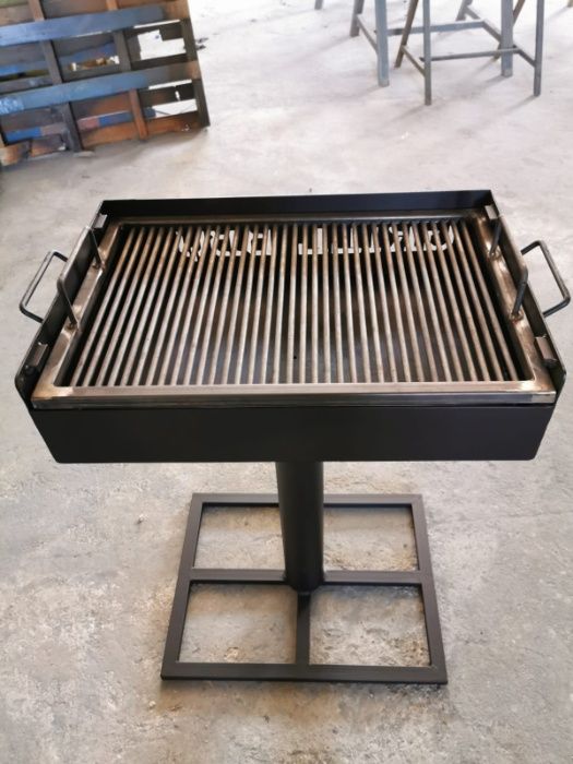 Gratar metalic BBQ