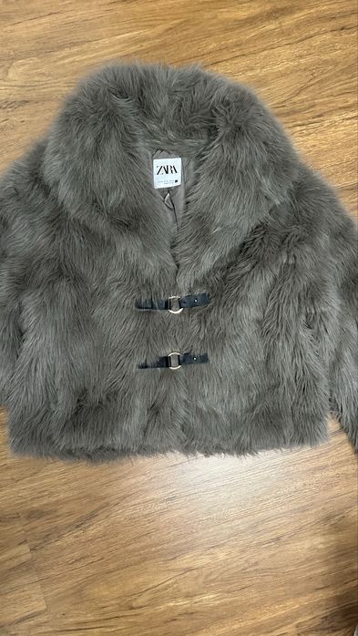 Palton scurt tip blana