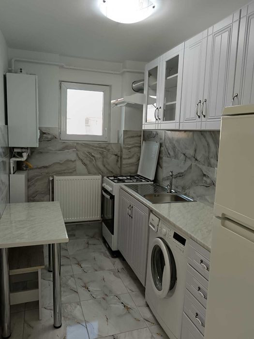Proprietar închiriez apartament cu 2 camere ~ bloc P ~ în Centru