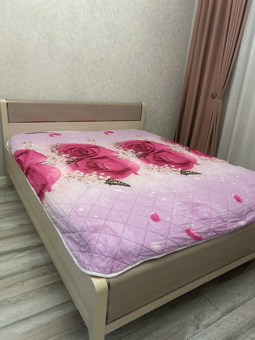 Продается кровать двухспальный в б/у