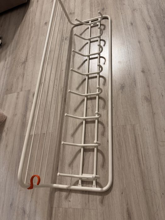 Продам большую БЕЛУЮ вешалку ЗМИ - длинна 1 метр