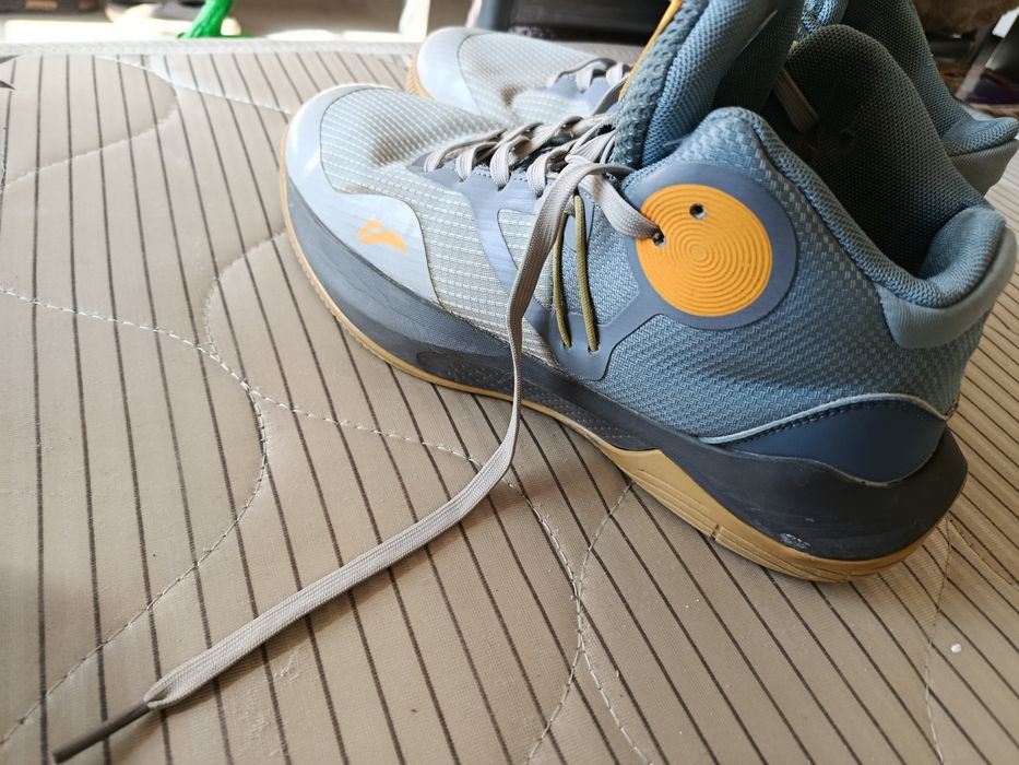 Asicsdan krasofka 43 razmeri