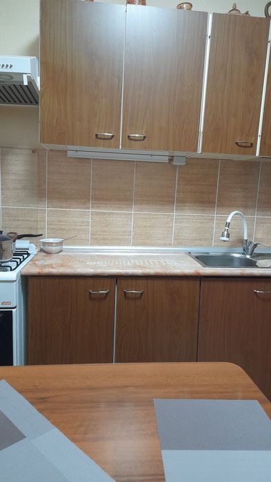 Кухонный гарнитур (карты нет, только наличным расчетом)