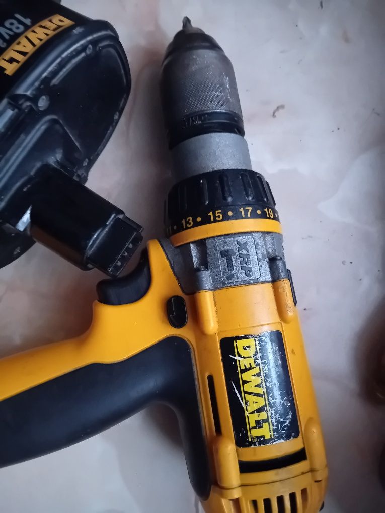 Infiletanta dewalt cu 3 bateri