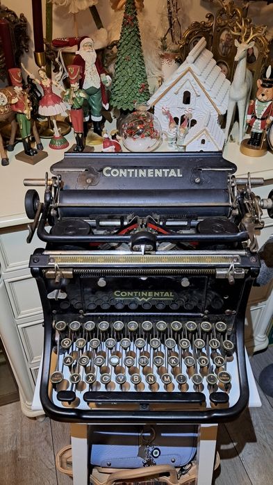 Masina de scris CONTINENTAL