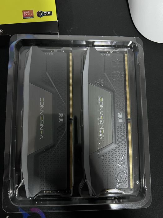 Memorie Ram 32GB DDR5 2x16GB 6000MHz RGB Corsair Vengeace