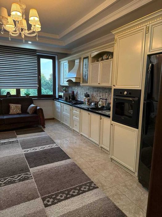 ПРОДАЁТСЯ квартира в Юнусабадском районе 2/6/8 140м2