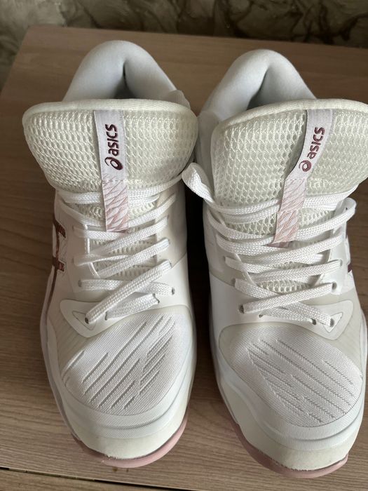 Срочно продам красовки Асикс Скай Роза