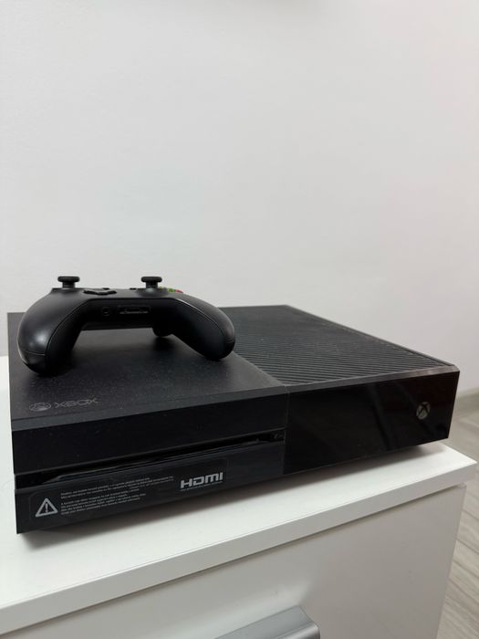 XBOX ONE 1TB + 3 casete de jocuri